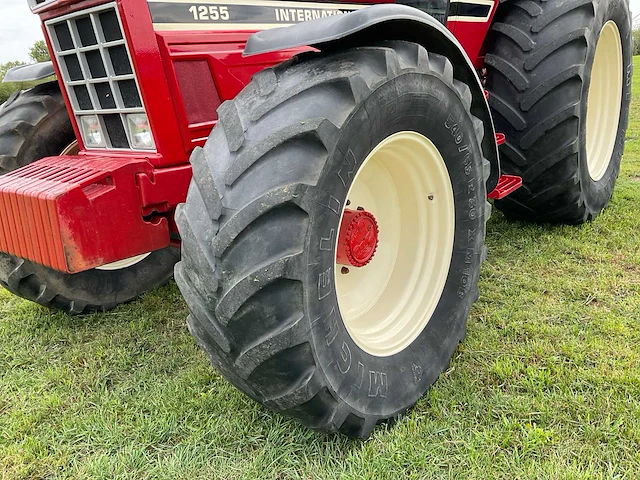 International 1255 vierwielaangedreven landbouwtractor - afbeelding 3 van  46