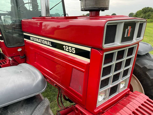 International 1255 vierwielaangedreven landbouwtractor - afbeelding 8 van  46