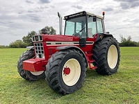 International 1255 vierwielaangedreven landbouwtractor - afbeelding 1 van  46