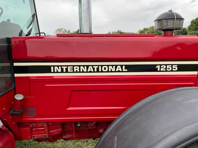 International 1255 vierwielaangedreven landbouwtractor - afbeelding 13 van  46
