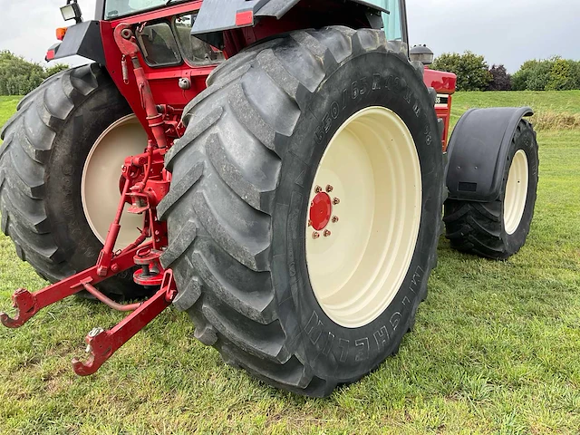 International 1255 vierwielaangedreven landbouwtractor - afbeelding 17 van  46