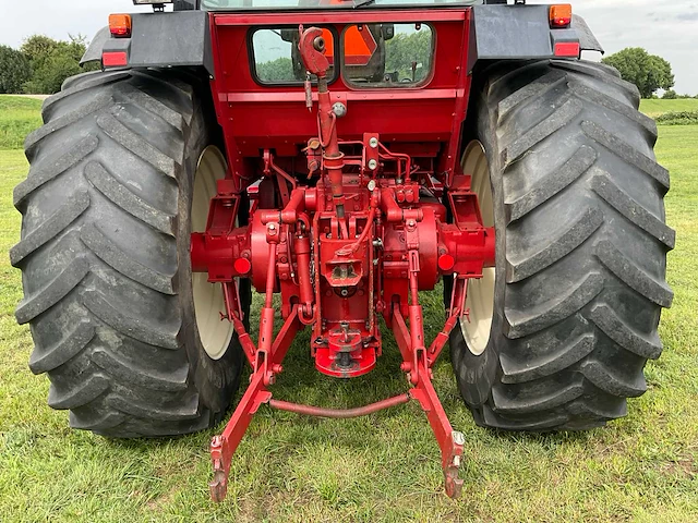 International 1255 vierwielaangedreven landbouwtractor - afbeelding 20 van  46