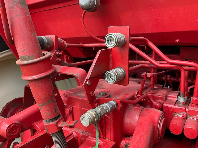 International 1255 vierwielaangedreven landbouwtractor - afbeelding 21 van  46