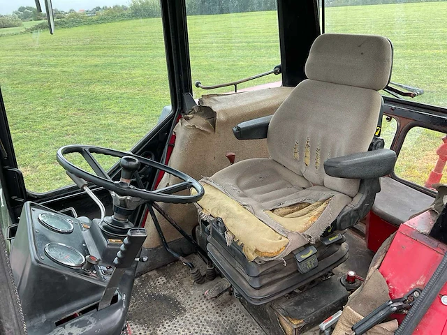 International 1255 vierwielaangedreven landbouwtractor - afbeelding 30 van  46