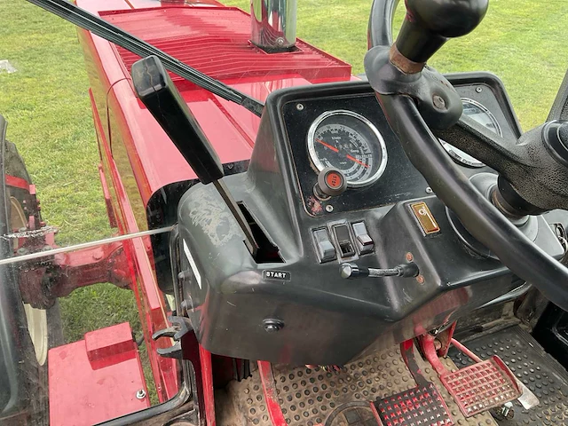 International 1255 vierwielaangedreven landbouwtractor - afbeelding 35 van  46