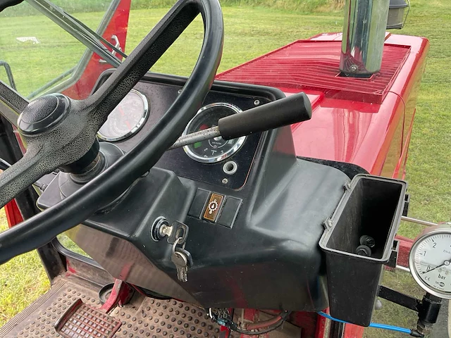 International 1255 vierwielaangedreven landbouwtractor - afbeelding 36 van  46