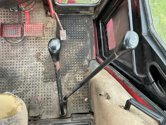 International 1255 vierwielaangedreven landbouwtractor - afbeelding 37 van  46