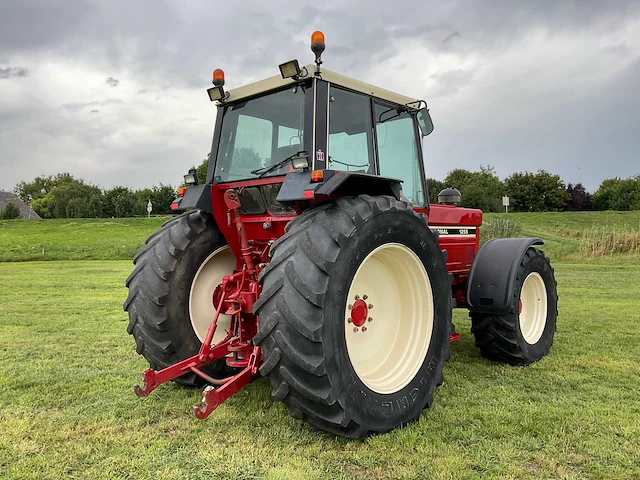 International 1255 vierwielaangedreven landbouwtractor - afbeelding 42 van  46