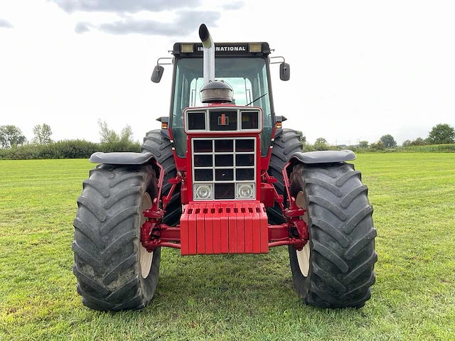 International 1255 vierwielaangedreven landbouwtractor - afbeelding 45 van  46