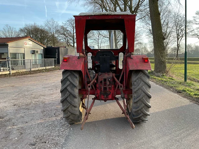 International 353 oldtimer tractor - afbeelding 14 van  16