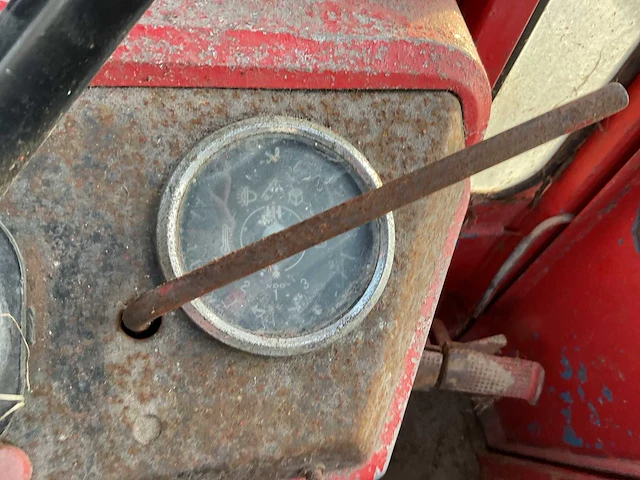 International 353 oldtimer tractor - afbeelding 5 van  16
