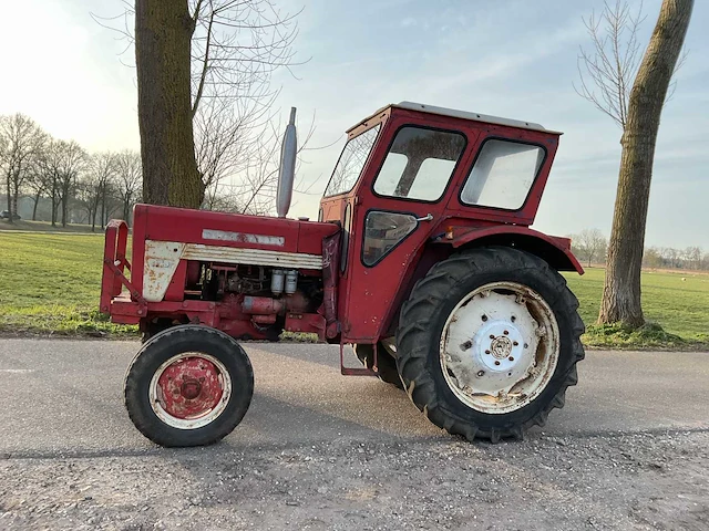 International 353 oldtimer tractor - afbeelding 11 van  16