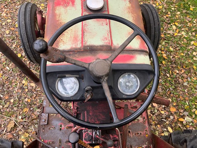 International 383 tweewielaangedreven landbouwtractor - afbeelding 6 van  27