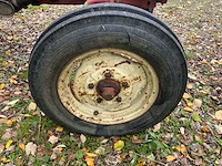 International 383 tweewielaangedreven landbouwtractor - afbeelding 17 van  27