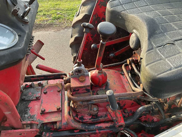 International 453 oldtimer tractor - afbeelding 4 van  15