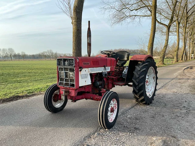 International 453 oldtimer tractor - afbeelding 1 van  15