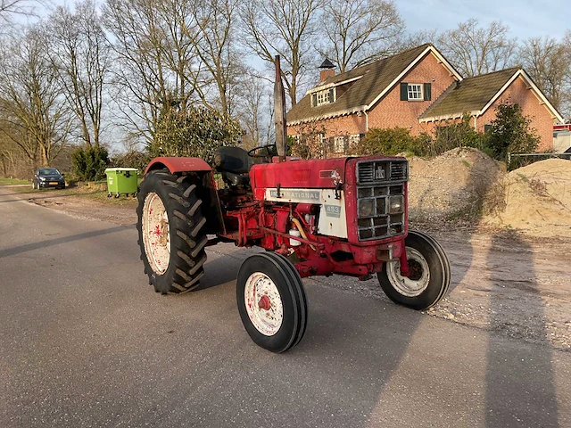 International 453 oldtimer tractor - afbeelding 8 van  15