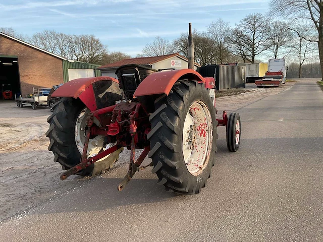International 453 oldtimer tractor - afbeelding 12 van  15