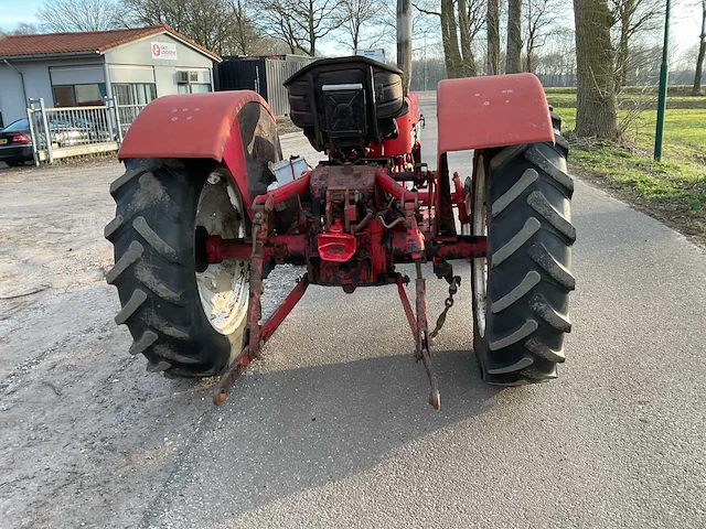 International 453 oldtimer tractor - afbeelding 13 van  15