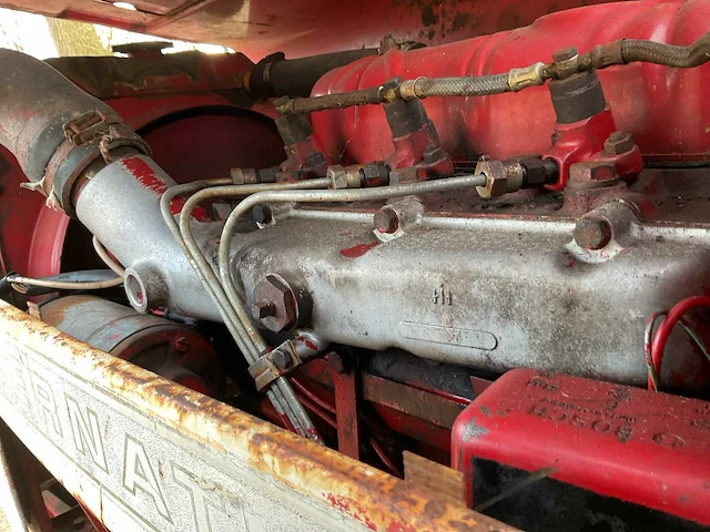 International 453 oldtimer tractor - afbeelding 14 van  15