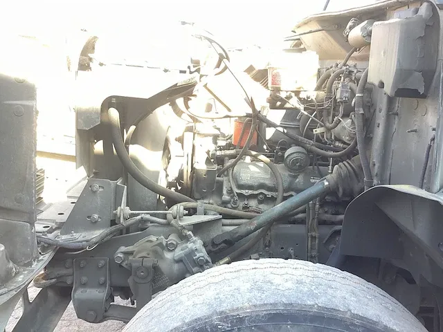 International 4600 veegmachine - afbeelding 14 van  15