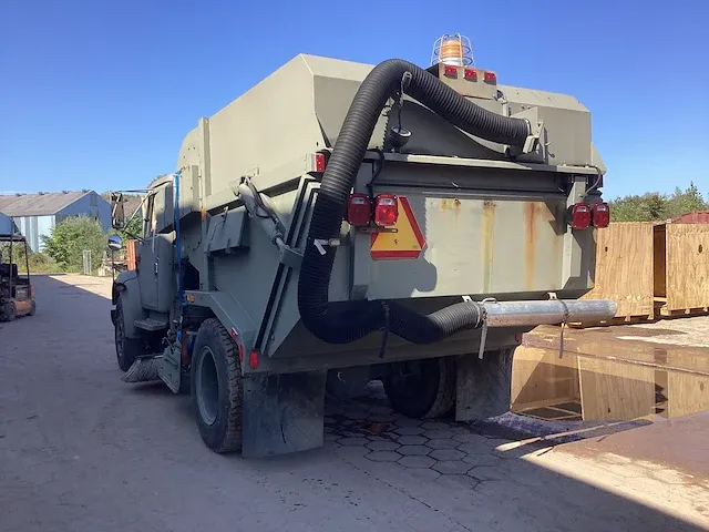 International 4600 veegmachine - afbeelding 6 van  15