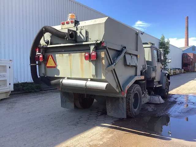 International 4600 veegmachine - afbeelding 11 van  15