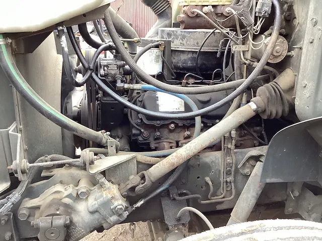 International 4600 veegmachine - afbeelding 7 van  15