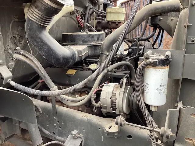 International 4600 veegmachine - afbeelding 11 van  15