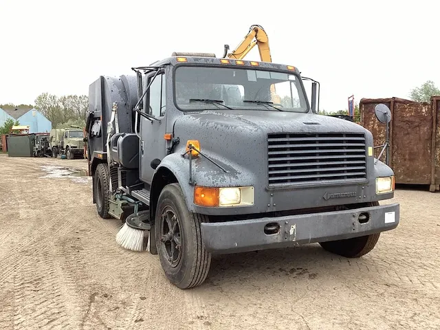 International 4600 veegmachine - afbeelding 15 van  15