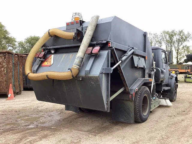 International 4600 veegmachine - afbeelding 2 van  15