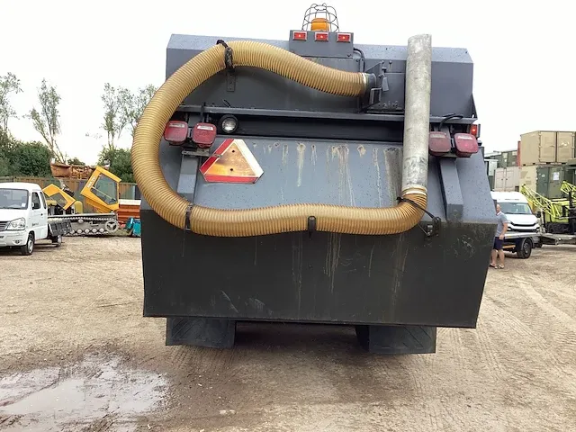 International 4600 veegmachine - afbeelding 1 van  15