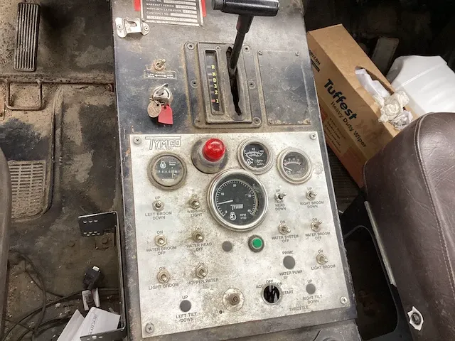 International 4600 veegmachine - afbeelding 9 van  15