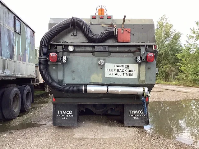 International 4700 veegmachine - afbeelding 11 van  16