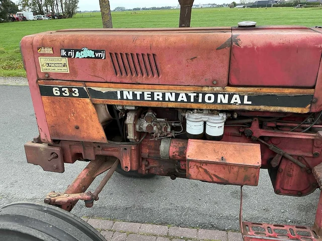 International 633 tweewielaangedreven landbouwtractor - afbeelding 4 van  19