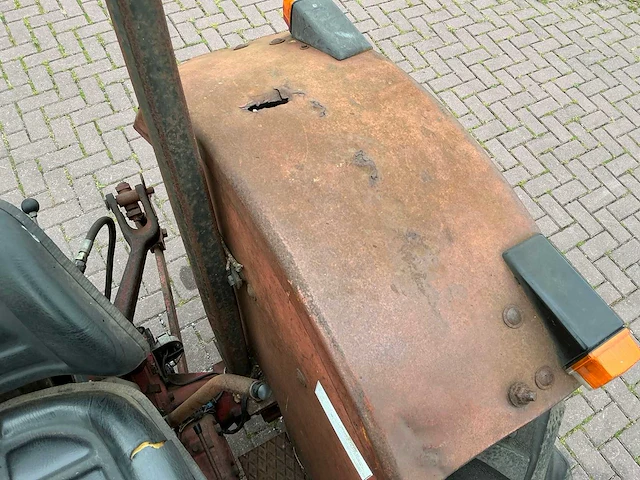International 633 tweewielaangedreven landbouwtractor - afbeelding 8 van  19