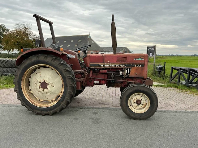 International 633 tweewielaangedreven landbouwtractor - afbeelding 14 van  19