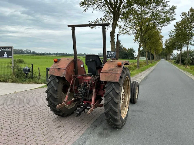 International 633 tweewielaangedreven landbouwtractor - afbeelding 16 van  19