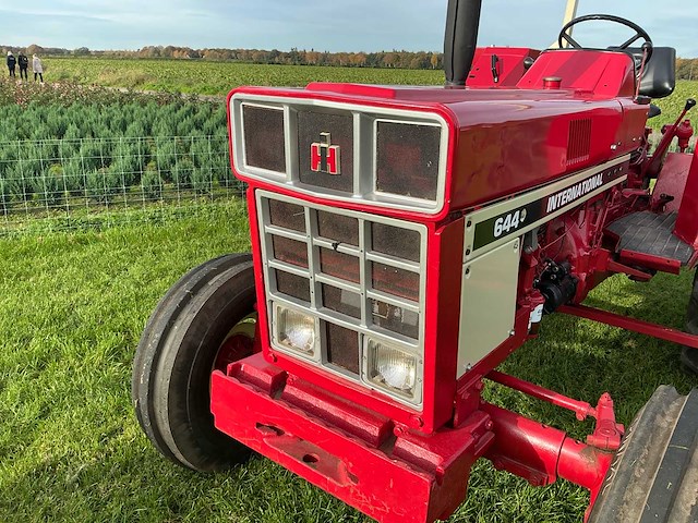 International 644 oldtimer tractor - afbeelding 2 van  54