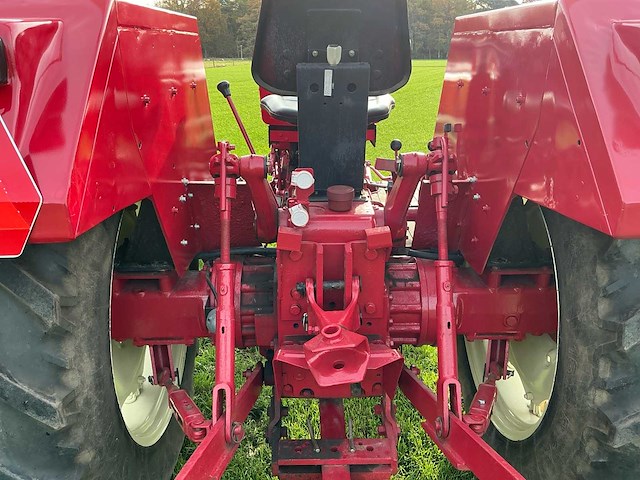 International 644 oldtimer tractor - afbeelding 11 van  54