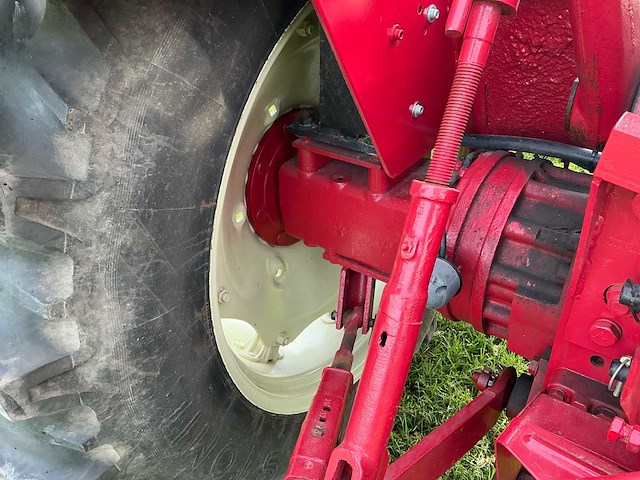 International 644 oldtimer tractor - afbeelding 14 van  54