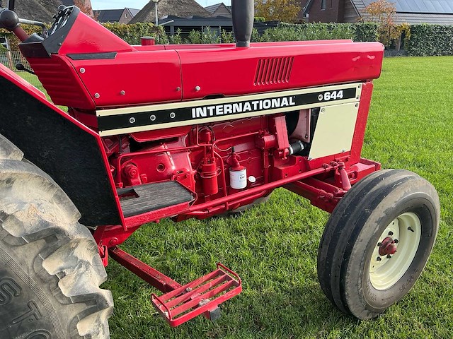 International 644 oldtimer tractor - afbeelding 18 van  54