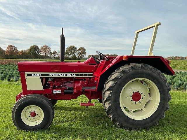 International 644 oldtimer tractor - afbeelding 12 van  54