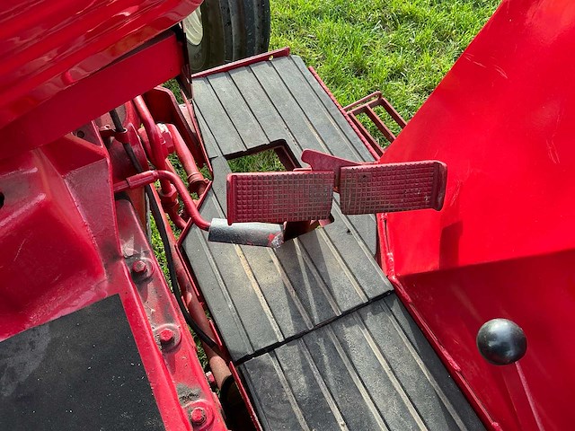 International 644 oldtimer tractor - afbeelding 27 van  54