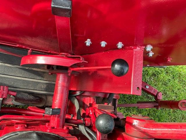 International 644 oldtimer tractor - afbeelding 28 van  54