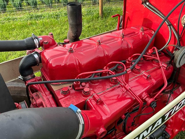 International 644 oldtimer tractor - afbeelding 38 van  54
