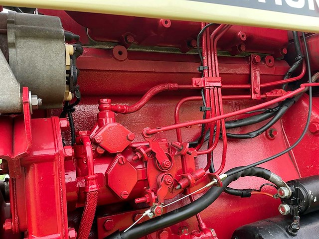 International 644 oldtimer tractor - afbeelding 39 van  54