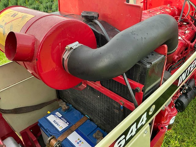 International 644 oldtimer tractor - afbeelding 40 van  54