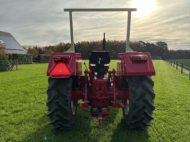 International 644 oldtimer tractor - afbeelding 34 van  54