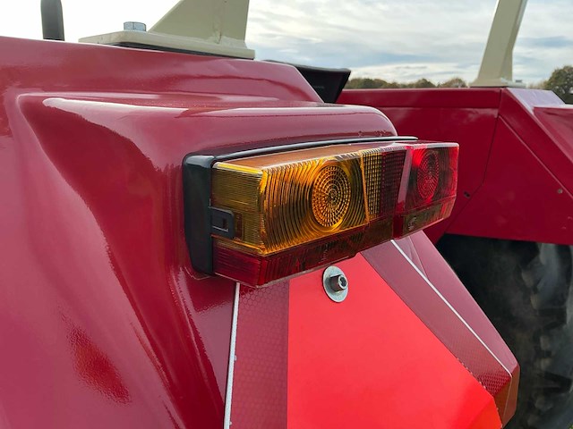 International 644 oldtimer tractor - afbeelding 46 van  54